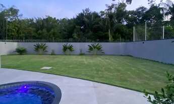 Imagem 7: Praia dos Passarinhos 03 Suítes sendo uma Master com Closet/ Piscina dividindo a cozinha e