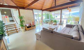 Imagem 1: Casa de condomínio para venda possui 350 metros quadrados com 3 quartos em Charitas - Nite