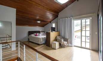 Imagem 3: Cobertura, duplex, sala com varanda, três quartos sendo duas suítes, uma suíte com varan