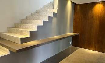 Imagem 7: Casa de condomínio sobrado para venda possui 468 metros quadrados com 4 quartos