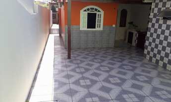 Imagem 3: Casa para venda possui 180m2 com 2 quartos com suítes, piscina, sauna e 2 vagas de garag