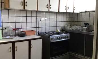 Imagem 6: Casa para venda tem 450 metros quadrados com 5 quartos