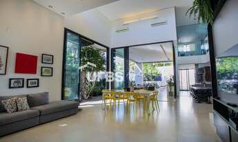 Imagem 3: Casa de condomínio para venda com 375 metros quadrados com 4 quartos