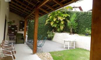 Imagem 3: Casa em alvenaria, em transversal da Rua Governador Jorge Lacerda, amplo terreno nos fundo