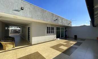 Imagem: Casa à venda no Jardim das Flores em Foz