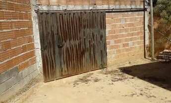 Imagem 3: Casa com quintal murada