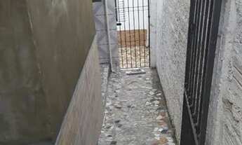 Imagem 2: Aluga-se casa 2 cômodos com banheiro e lavanderia