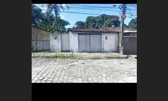 Imagem 2: 2 casa cada uma tem 2 quartos na cerâmica,banheiro garagem,murada com quintal