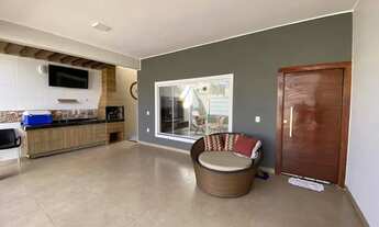 Imagem: Casa 3/4 sendo 2 suítes, repleta com móveis