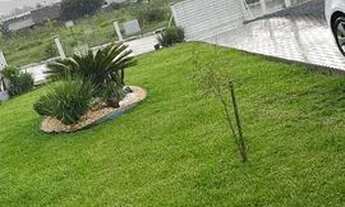 Imagem 3: Casa cidade Estância Velha, pátio com jardim e Gramado bem cuidado, todo cercado