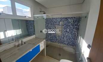 Imagem 2: Casa em condomínio em dois pavimentos com 4 suítes para alugar