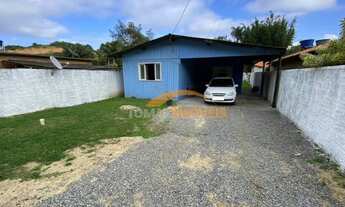 Imagem: Casa com amplo pátio em bairro tranquilo