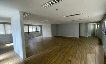 Imagem 2: Conjunto Comercial Estruturado com 7 Salas e 2 Vagas em Região Premium