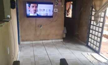 Imagem 6: Casa em rua tranquila, próximo a comércios