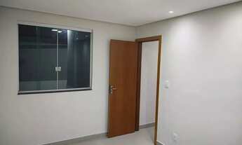 Imagem 4: Casa Geminada Reformada à Venda no Bairro Santa Mônica Conforto, Localização Privilegiada