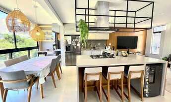 Imagem 2: Imóvel para venda tem 209 metros quadrados com 3 quartos em Rio Tavares - Florianópolis