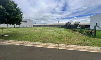 Imagem: Terreno de 416m², praticamente plano, à