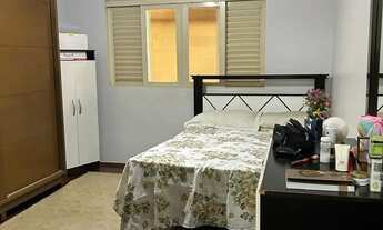 Imagem 2: Casa para venda com 220 metros quadrados com 3 quartos