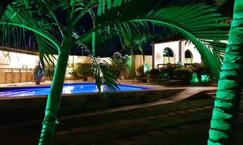 Imagem 2: CASA DUPLEX Á VENDA MOBILIADA ,9 SUÍTES,PISCINA,DECK, SERVINDO TAMBÉM COMO POUSADA, PRÓX