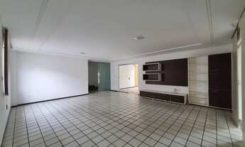 Imagem 2: Casa para venda tem 237 metros quadrados com 4 quartos em Jóquei - Teresina - PI