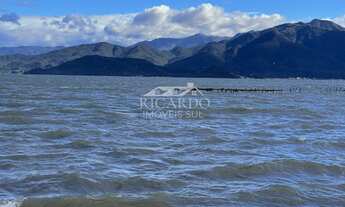 Imagem: Casa pé na areia a poucos passos do mar