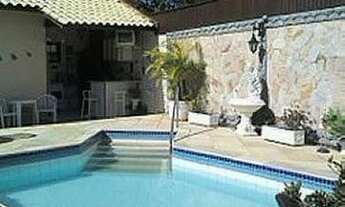 Imagem 3: Casa tem três suítes, hidromassagem e piscina