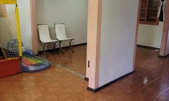 Imagem 3: Casa com piscina, 4 dorm e garagem para 5 carros