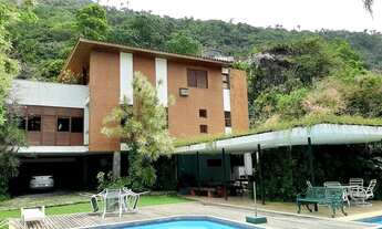 Imagem 2: Casa para venda possui 762 metros quadrados com 5 quartos em Itacoatiara - Niterói - RJ