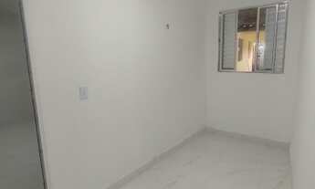 Imagem 6: Casa Térrea para aluguel, ônibus de frente ao imóvel, diversos comercios bem pertinho. Cas