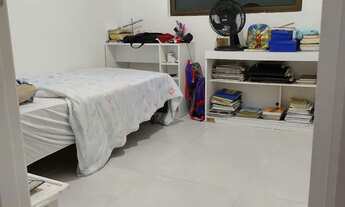 Imagem: Alugo quarto individual para menina estudante