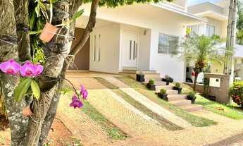 Imagem 2: Casa em Condomínio Fechado para Venda em Bauru, Villaggio I, 3 suítes - 275m2