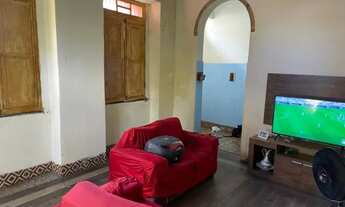 Imagem 2: Casa no centro, ao lado do Socorrão I - 3 quartos, 4 banheiros, sala, sozinha, porão