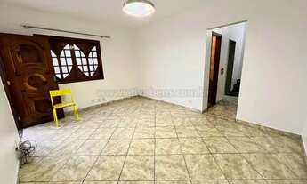 Imagem 5: Encantadora Casa Duplex de Vila no Largo do Bicão: Excelente Localização, Espaços Amplos e