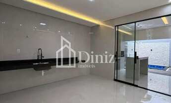 Imagem 6: Casa para a venda no Jardim Itália com 3/4 sendo um suíte, sala com pé direito duplo e 200