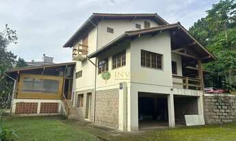 Imagem: Exclusivo - Casa com caseiro, amplo quintal