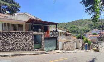 Imagem: Casa com 3 Quartos e anexo à venda no Bairro