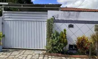 Imagem 2: Casa geminada com 2 quartos (1 suíte), garagem, terraço e área privativa, por R$ 180.000