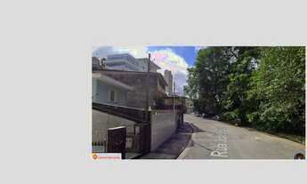 Imagem 4: Excelente terreno com toda infraestrutura , enfrente de área verde preservada com nascente