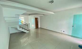 Imagem 3: CASA GEMINADA COM ENTRADA INDIVIDUAL DE 03 QUARTOS COM 01 SUITE, 02 VAGAS E AMPLO QUINTAL