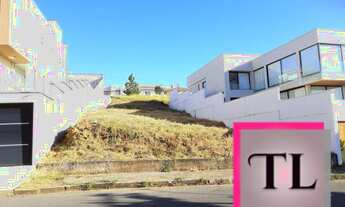 Imagem 2: Terreno ensolarado no Jd. Europa