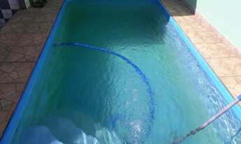 Imagem 6: Casa para venda possui 180m2 com 2 quartos com suítes, piscina, sauna e 2 vagas de garag