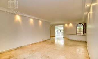 Imagem 2: Amplo Sobrado Reformado em Rua Nobre e Segura do Pacaembu