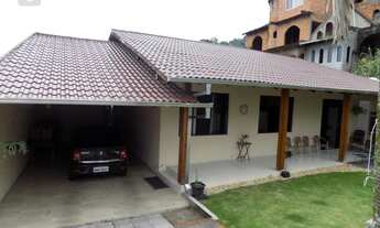 Imagem 1: Casa em alvenaria, em transversal da Rua Governador Jorge Lacerda, amplo terreno nos fundo