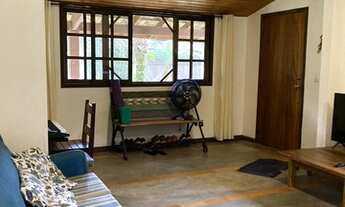 Imagem: Ótima casa- 2 dts- reformada-lote amplo