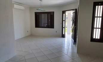 Imagem 3: Residência com 3 dormitórios, amplo terreno com piscina e churrasqueira, no centro de Imbé