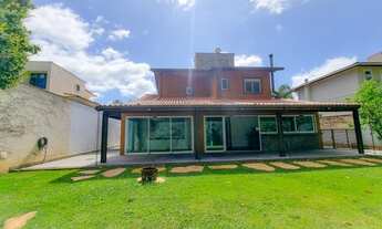 Imagem 3: Casa para aluguel tem 259 metros quadrados com 4 quartos