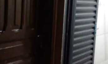 Imagem 6: Quarto mobiliado quintal area central vila Sargento amaral