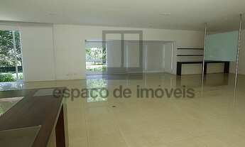 Imagem 5: Casa em condomino com projeto moderno e muito verde