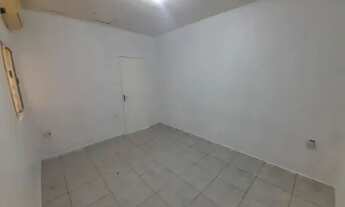 Imagem 3: Aluga-se kitnet individual. 5 minutos do shopping (moto).R$500 reais. Paga energia