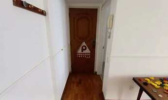 Imagem 2: Apto. Reformado com 3 Quartos, 2 Banheiros Sociais e Dependência - Leblon